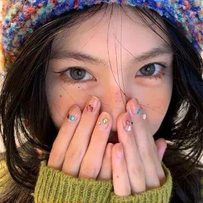 昂首挺胸